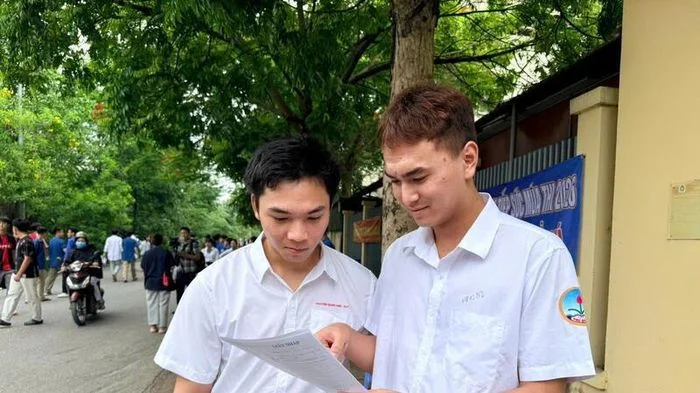 Đề Toán tốt nghiệp THPT bám sát chương trình, thách thức câu vận dụng
