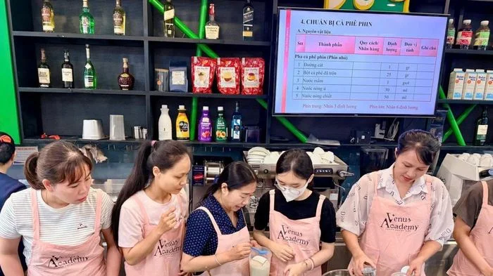 Phụ nữ Sơn Trà học nghề pha chế, mở rộng cơ hội việc làm