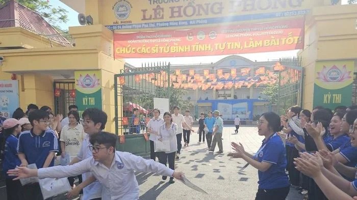 Thí sinh Hải Phòng hoàn thành môn thi Toán vào lớp 10
