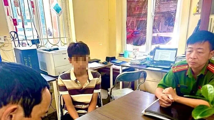Cảm hóa thiếu niên bỏ nhà đi lang thang, nghĩa cử nhân văn của người Cảnh sát khu vực