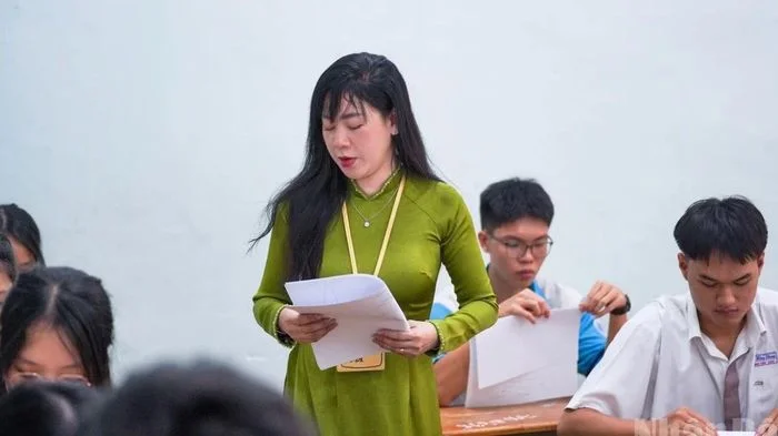 [Ảnh] Thí sinh Thành phố Hồ Chí Minh bước vào môn thi đầu tiên của kỳ thi tốt nghiệp trung học phổ thông 2026
