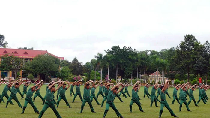 Chiến sĩ mới sôi nổi hội thao võ thể dục, điều lệnh