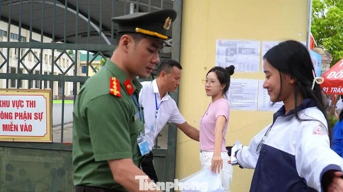 Hà Tĩnh dùng máy quét an ninh chặn gian lận thi cử