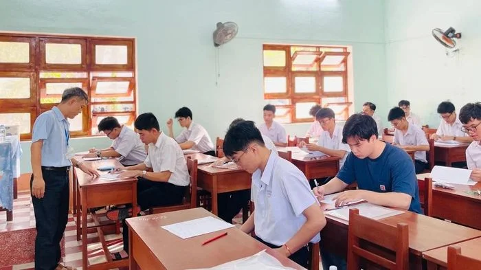Gia Lai: 1 thí sinh vi phạm quy chế do mang điện thoại vào phòng thi