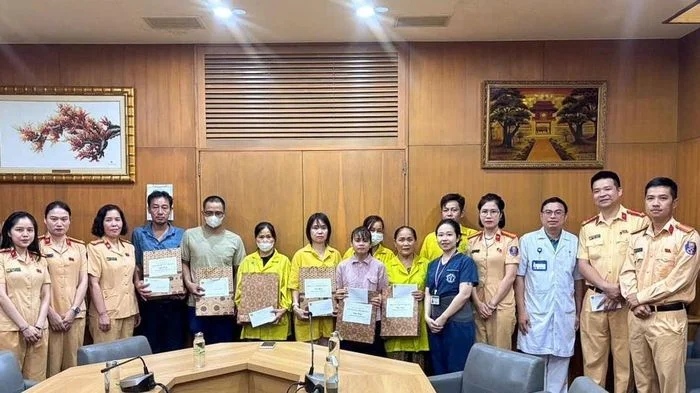 Hà Nội: Đội CSGT số 4 lan tỏa phong trào thi đua 'Ba nhất' bằng những việc làm thiết thực vì trẻ em có hoàn cảnh khó khăn