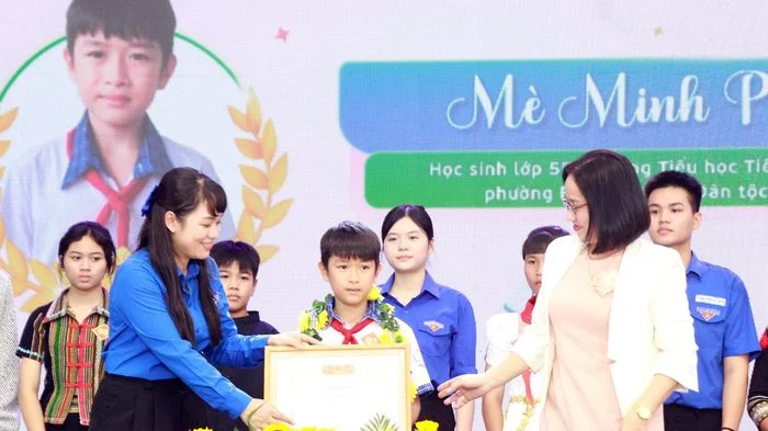 Những người trẻ tiêu biểu trong đồng bào dân tộc thiểu số