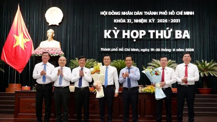 Miễn nhiệm một Phó chủ tịch và hai ủy viên UBND TPHCM
