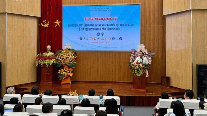 Đổi mới đào tạo, bồi dưỡng giáo viên dạy các môn học bằng tiếng Anh