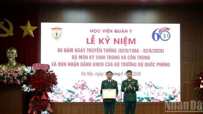 Xây dựng đội ngũ cán bộ, nhân viên giỏi chuyên môn, sáng y đức