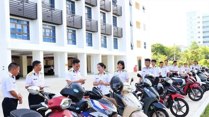 Cục Hậu cần - Kỹ thuật Hải quân kiểm tra công tác xe máy - vận tải tại Học viện Hải quân