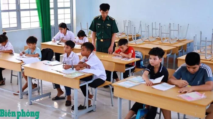 Đồn Biên phòng Ia Púch tổ chức lớp học hè cho học sinh khu vực biên giới