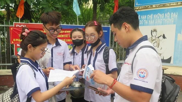 Thi tốt nghiệp THPT 2026: Đề Văn đổi mới, đề Toán không gây bất ngờ