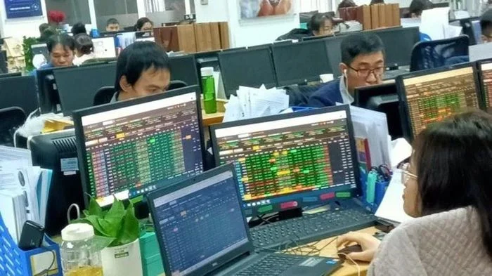 Chứng khoán ngày 10/6: Cổ phiếu bất động sản bứt phá, VN-Index vượt mốc 1.800 điểm