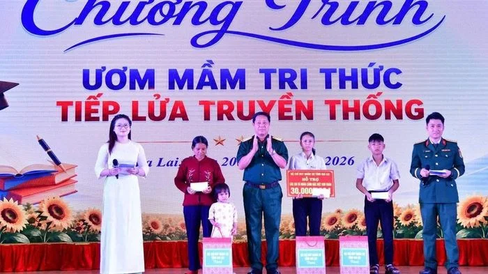 Ươm mầm tri thức, tiếp lửa truyền thống