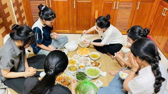 Kỳ thi tốt nghiệp THPT năm 2026: Mùa thi ấm áp với những suất cơm miễn phí, nhà nghỉ '0 đồng'