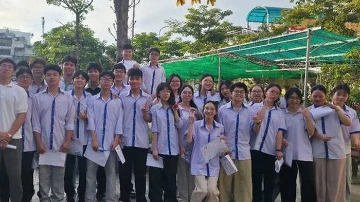 Những khoảnh khắc đẹp trong ngày đầu thi tốt nghiệp THPT tại Quảng Ninh