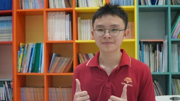 Thủ khoa lớp 10 TPHCM: 'Không đi học thêm, học xong trước 10 giờ đêm'