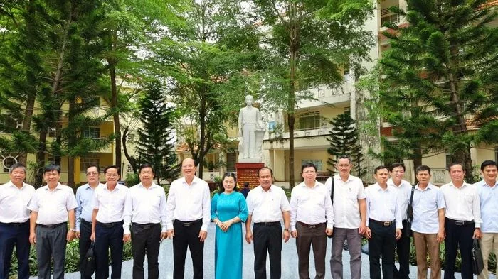 Bí thư Tỉnh ủy Cà Mau làm việc với Trường THPT chuyên Phan Ngọc Hiển