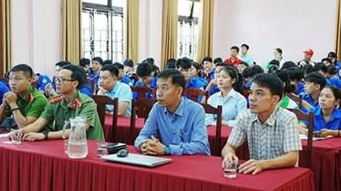 Hơn 250 đoàn viên, thanh niên được tuyên truyền phòng chống ma túy và tư vấn việc làm