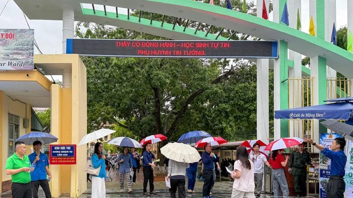 Sĩ tử Điện Biên tự tin bước vào ngày thi đầu tiên