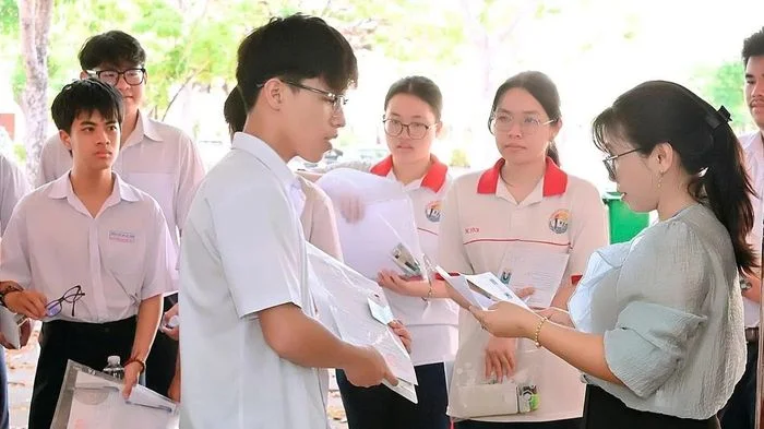 Thí sinh Gia Lai bước vào môn thi đầu tiên của kỳ thi tốt nghiệp THPT 2026