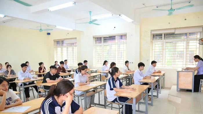 Hơn 5.000 thí sinh bỏ thi Ngữ văn, 8 em bị đình chỉ