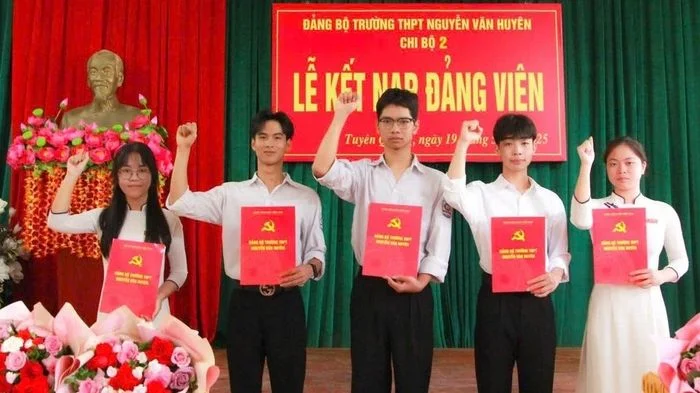 Ươm 'hạt giống đỏ' trong trường học: Lan tỏa lý tưởng sống đẹp cho thế hệ trẻ