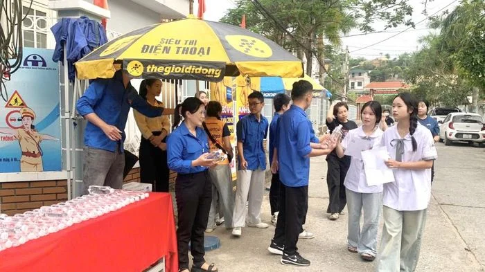 Tiếp sức mùa thi - đồng hành cùng sĩ tử
