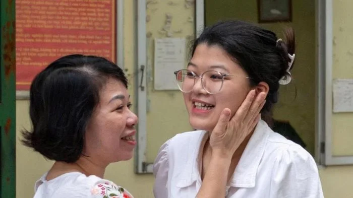 Những hình ảnh đáng nhớ trong ngày thi đầu tốt nghiệp THPT 2026