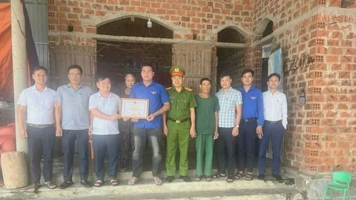 Tuyên dương thanh niên dũng cảm cứu 2 người đuối nước