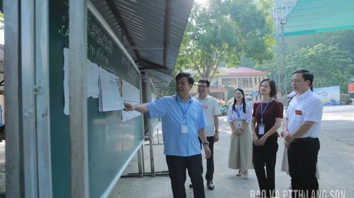 Đoàn kiểm tra số 2 của Ban Chỉ đạo thi cấp tỉnh kiểm tra công tác coi thi tốt nghiệp THPT năm 2026