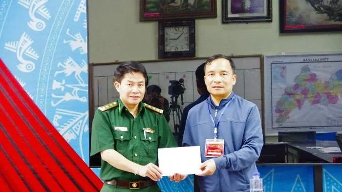 Đồn Biên phòng Dào San: Hỗ trợ 10 triệu đồng tiếp sức mùa thi