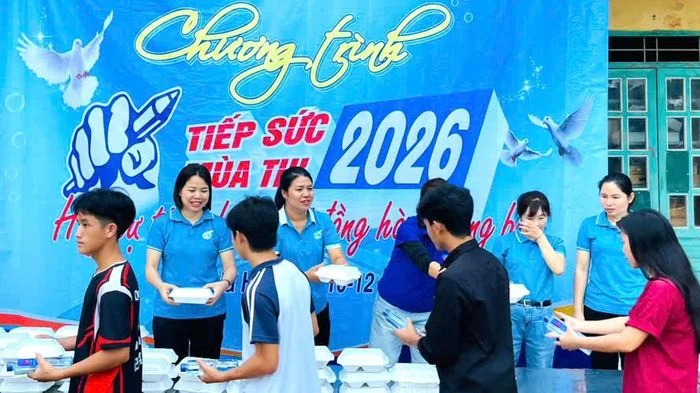 Điện Biên: Xã biên giới 'Tiếp sức mùa thi' bằng bữa ăn ấm tình người
