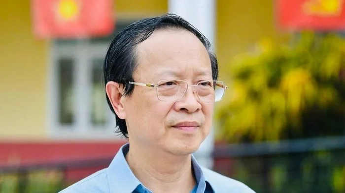 Thứ trưởng thường trực Bộ GD&ĐT Phạm Ngọc Thưởng căn dặn các em học sinh trước giờ thi tốt nghiệp THPT