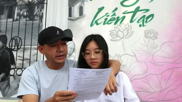 Kỳ thi vào lớp 10 tại Hà Nội: Hai nút thắt học phí và phân tuyến tuyển sinh